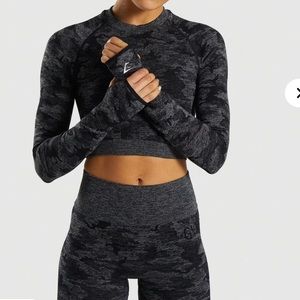 Gym shark long sleeve crop top